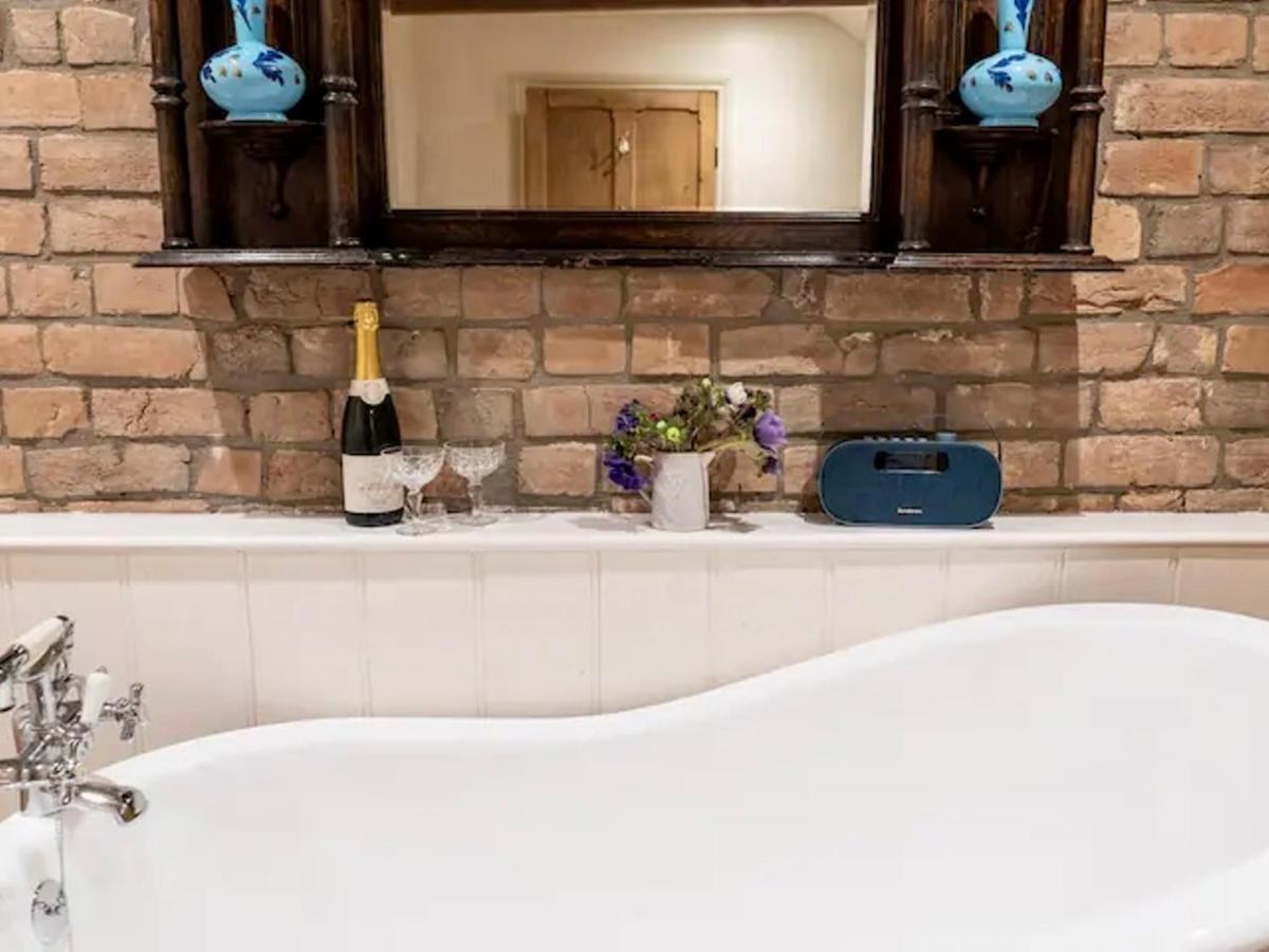 Pass The Keys Goose Feather Barn, Wedmore Luxury Cottage For Two Eksteriør billede